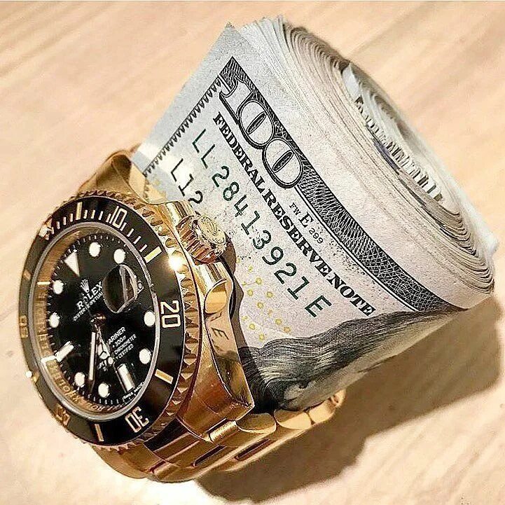 Часы и деньги. Часы ролекс и деньги. Часы с долларами. Наручные часы деньги.