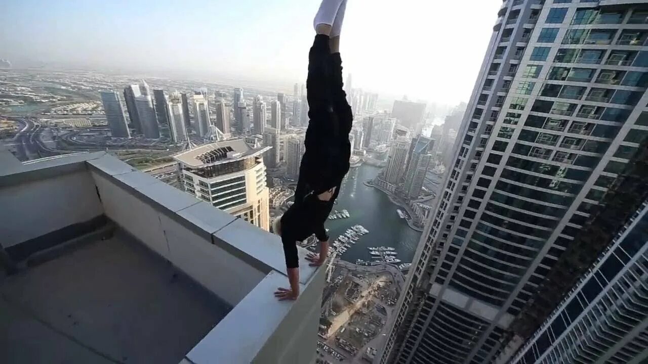 Юннин руфер. Наталия николау. Девушка падает с небоскреба. Девушка падает с небоскреба. Ангелина николау.