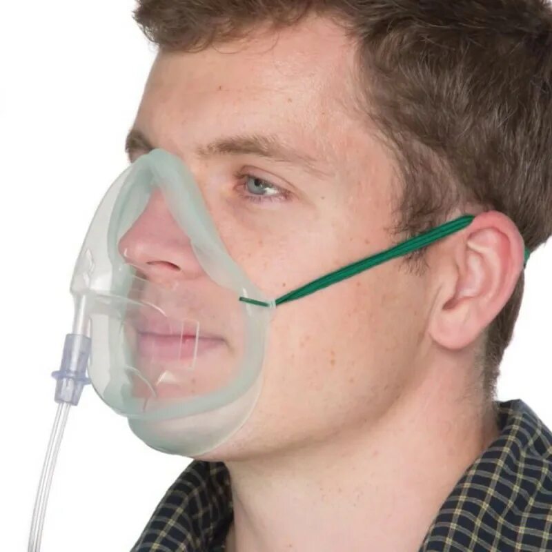 Маска с помощью дыхания. Маска кислородная intersurgical. кислородная маска intersurgical 1196015. кислородная маска для дыхания. человек в кислородной маске.
