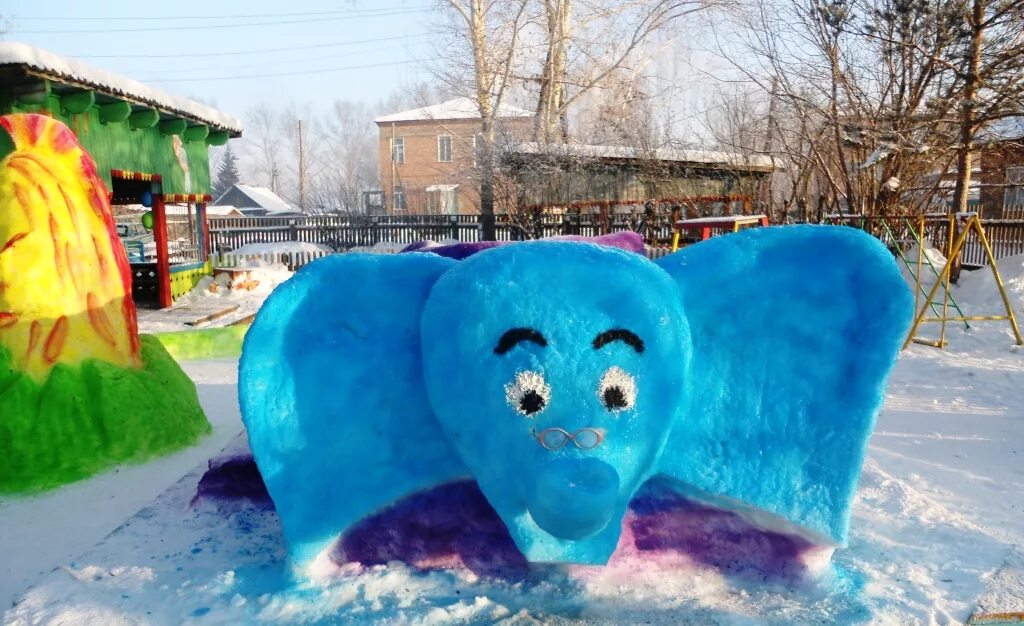 снежные фигурки для детского сада. снежные постройки на участке детского своими руками. оригинальные снежные постройки в детском саду. снежные постройки на участке детского своими руками. зимние фигуры в детском саду.