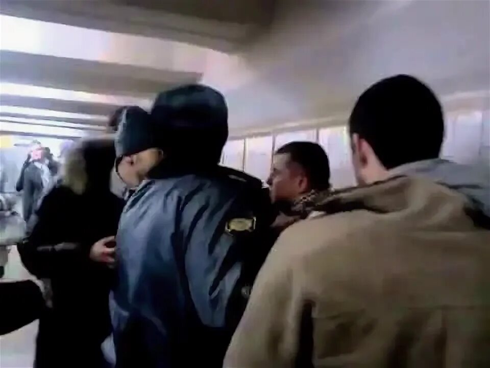 Казак в папахе. Насилие кавказцами. Кавказские девушки унижают. Насилие кавказцами. Кавказцы заставляют девушку.