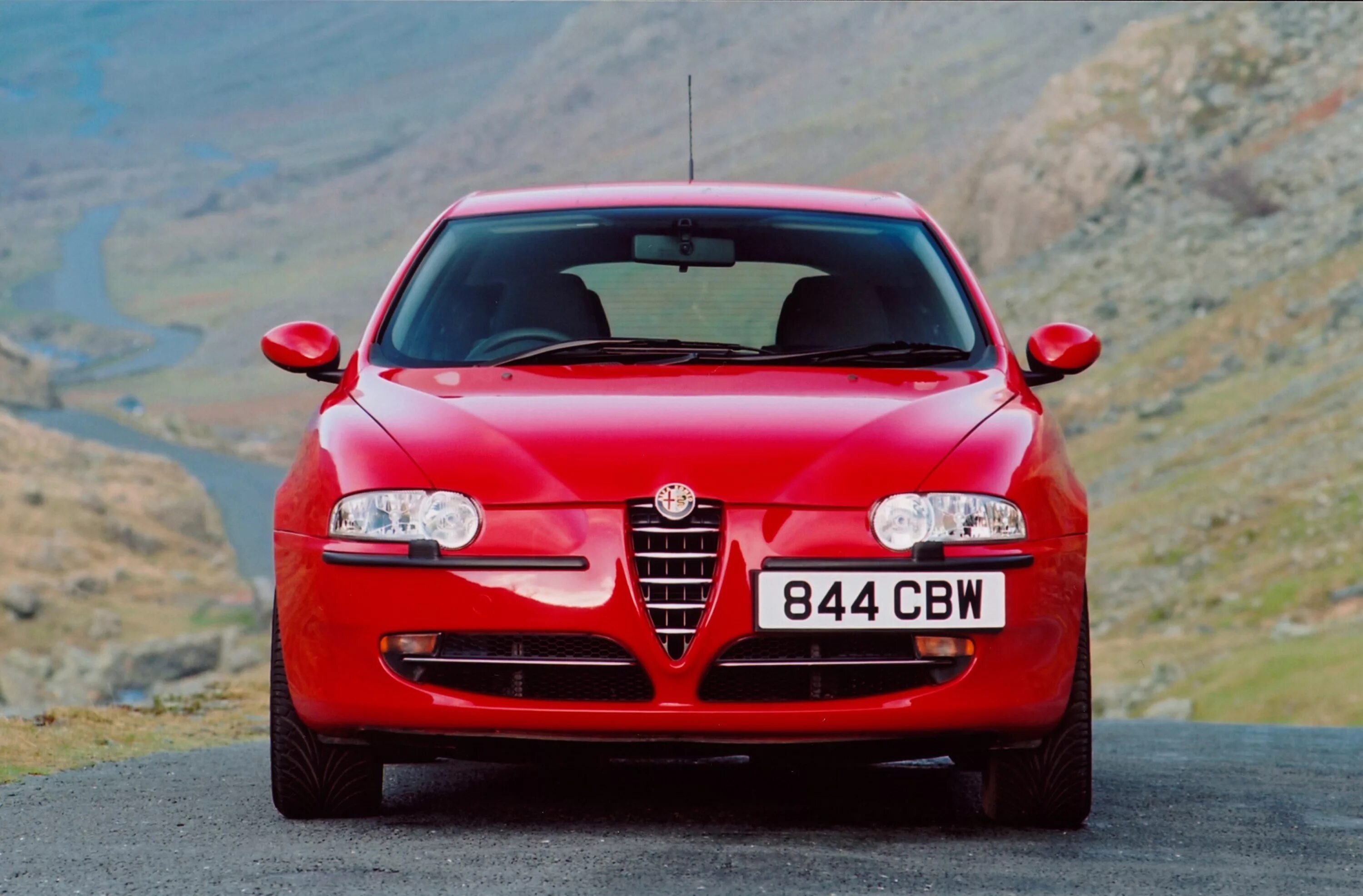 Альфа ромео трейлер. Alfa Romeo 147. Альфа Ромео машина 147. Alfa Romeo 147 2001. Alfa Romeo 147 2004.