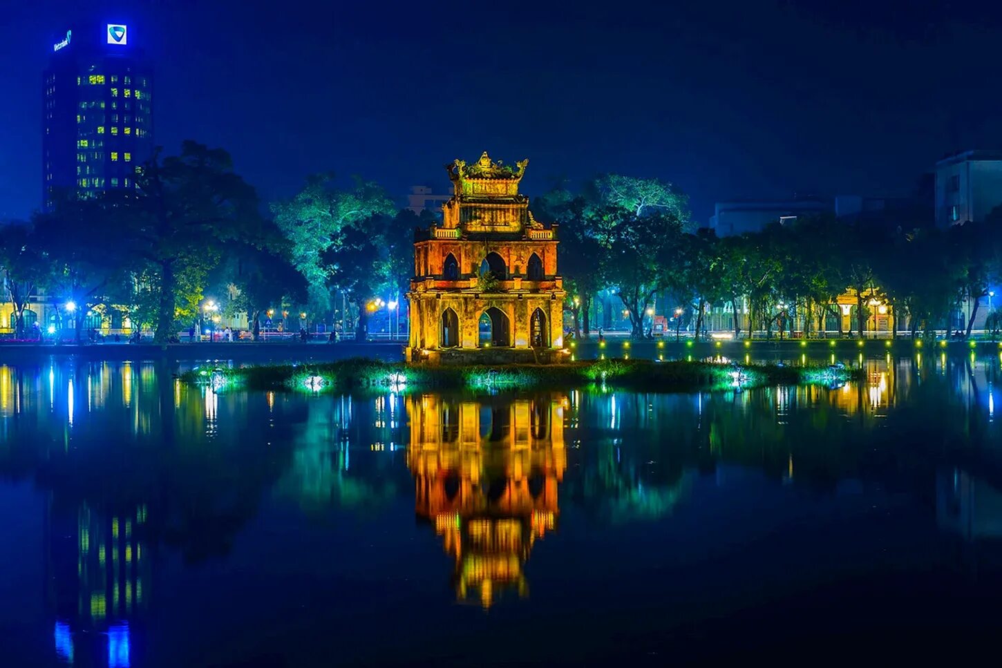 Вьетнам столица ханой. Vietnam озеро хоанкьем. Озеро хоанкьем ханой. Центр ханоя вьетнам. Ханой столица.
