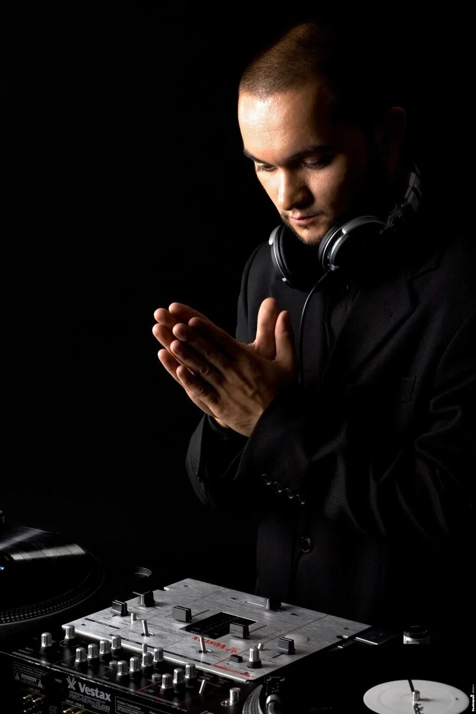 Слушать супер диджеев. Музыка 2024 клубная. Техно диджей. Dj фотосессия. Джей диджей.