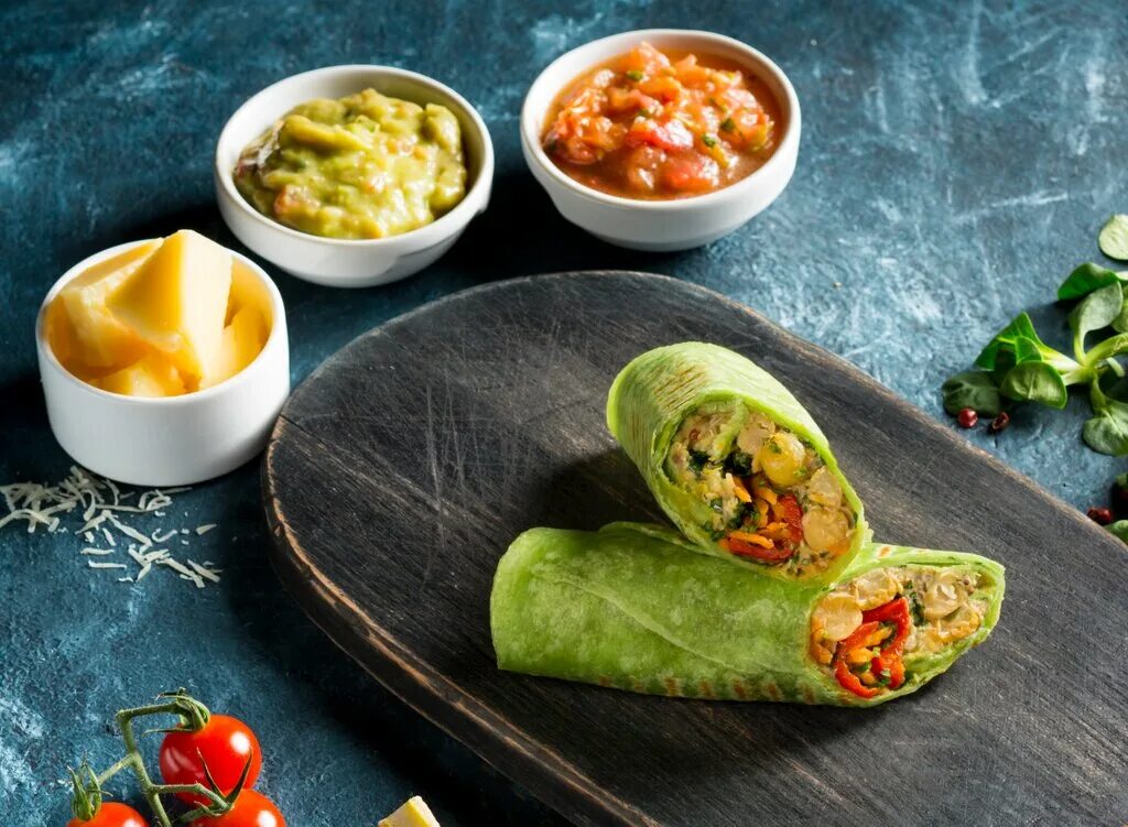 Роллы омлет шоколадница. Шаурма в шоколаднице. Роллы омлет шоколадница. Ролл со шницелем шоколадница. Ролл со шницелем шоколадница.