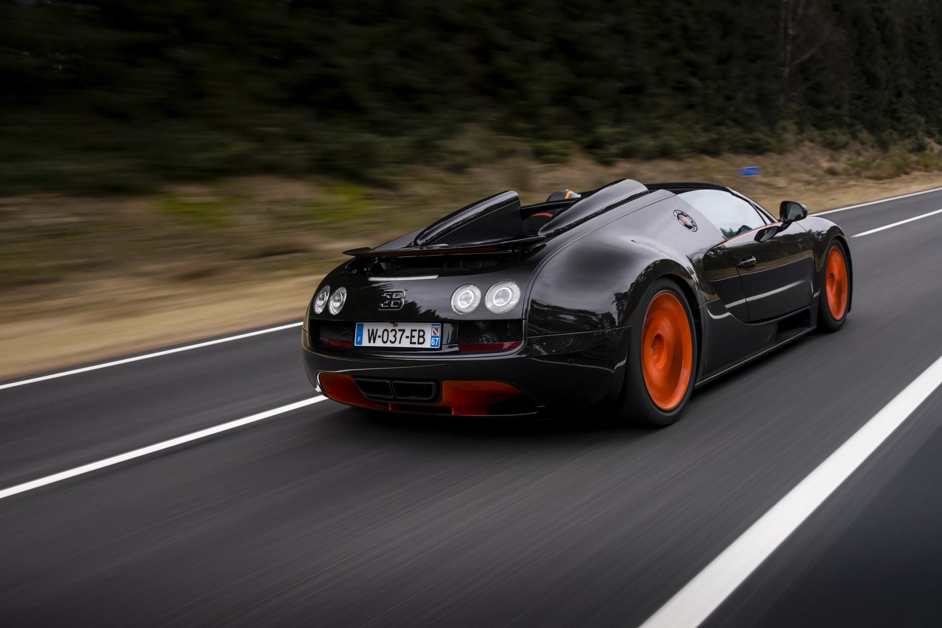 Фото машины 4. Bugatti Veyron 16.4 Grand Sport Vitesse. Bugatti Veyron Vitesse. Bugatti Veyron Grand Sport Vitesse World record car. Bugatti Veyron Grand Sport Vitesse.