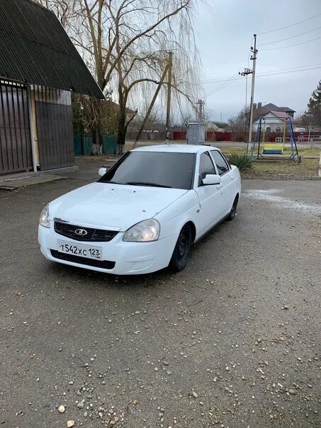 Купить б/у Lada (ВАЗ) Priora I Рестайлинг 1.6 MT (106 л.с.) бензин механика в Че
