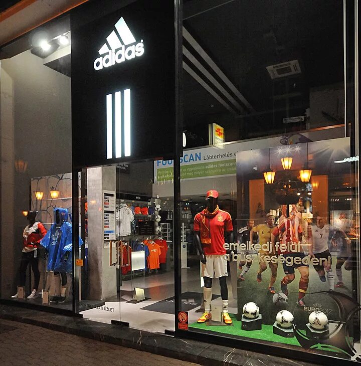 Adidas Budapest. Фирменный магазин adidas. Adidas vitrina shop. Adidas Store Moscow. Адидас рядом