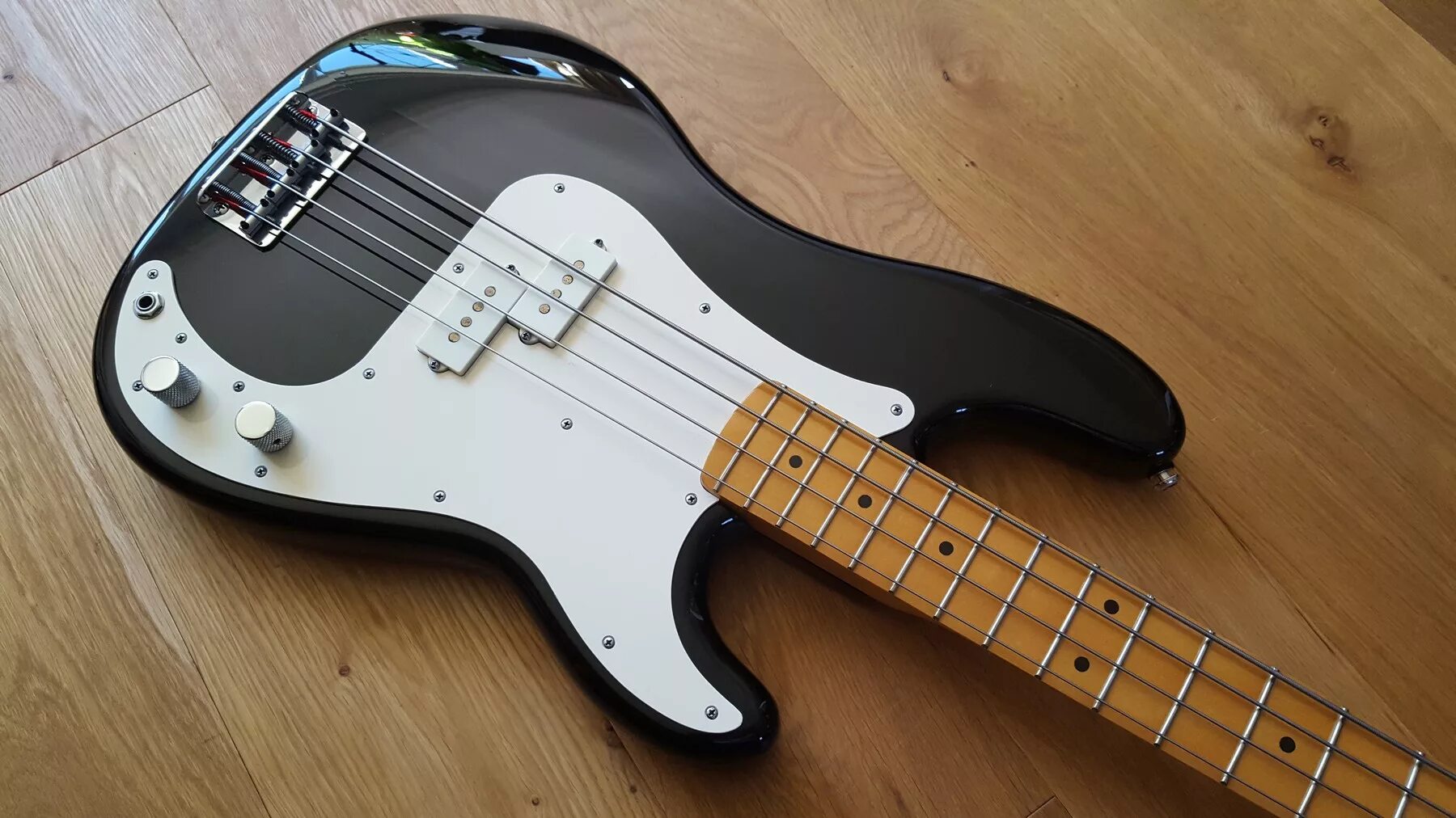 Bass 2016. Fender Precision Bass. Бас гитара Фендер Пресижн. Бас-гитара Fender Roger Waters Precision Bass. Фендер бас гитара 2022 года.