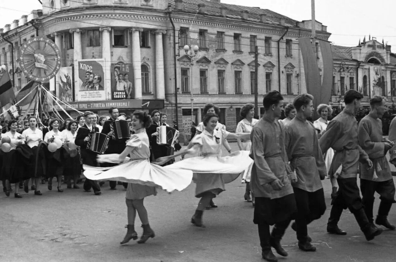 Черных в советское время. Московский авиационный институт 20 век. СССР 60-Х годов. Советские люди. Культурная жизнь в СССР.