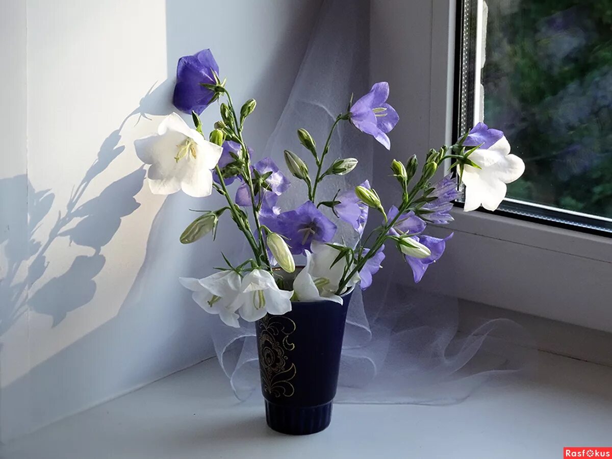 нежный натюрморт. весенние колокольчики. вечерний колокольный звон. валяные вещи ручной работы. нежнейший звон.