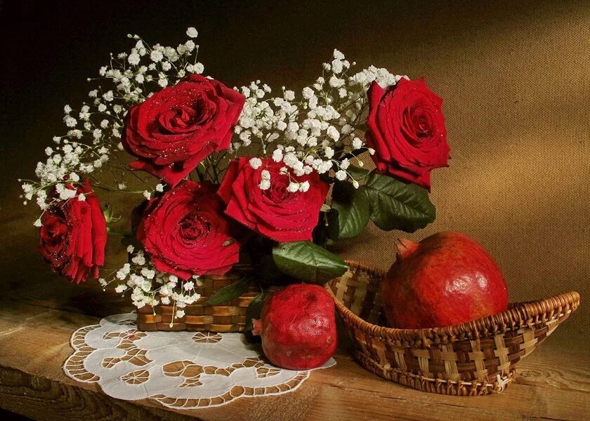 Красивые натюрморты с розами. Красивый Вечерний букет. Натюрморт с цветами розы. Вечерний натюрморт с цветами красивый. Добрый красивый вечер букеты