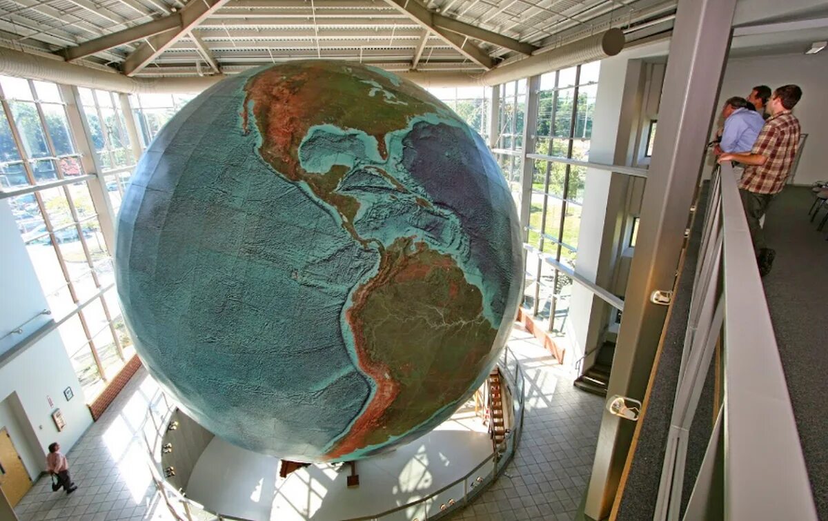 Самый большой в мире Глобус эрта. Eartha Глобус. Самый большой Глобус в мире Италия.