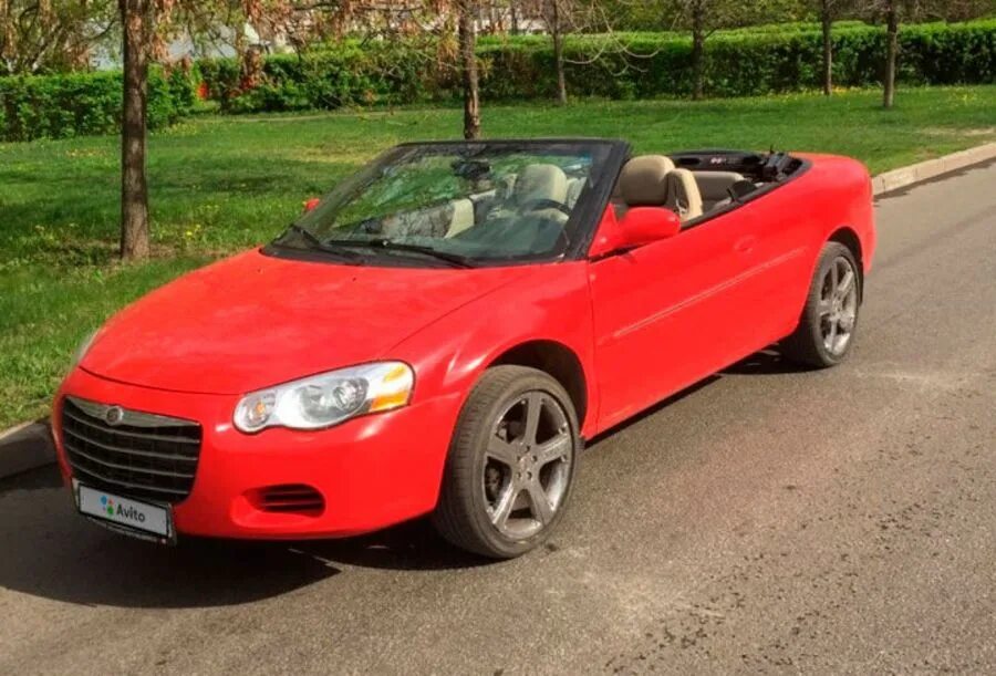 Автомобиль до 500 тысяч рублей. Chrysler Sebring II Рестайлинг 2005 кабриолет. Chrysler Sebring II Рестайлинг кабриолет. Chrysler кабриолет красный. Кабриолет красный без крыши.