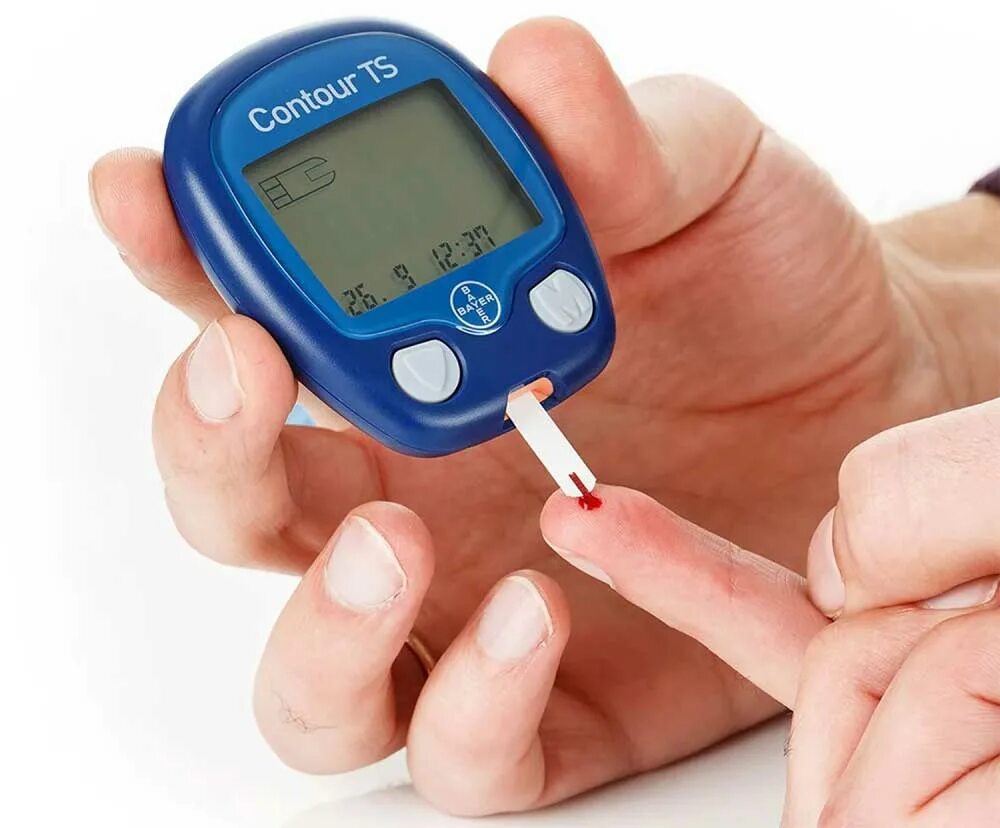 Тест сахара в крови купить. Глюкометр Bayer. Аппарат для измерения сахарный диабет измерения. Изменение Глюкозы глюкометром в крови. Сахарный диабет глюкометр.