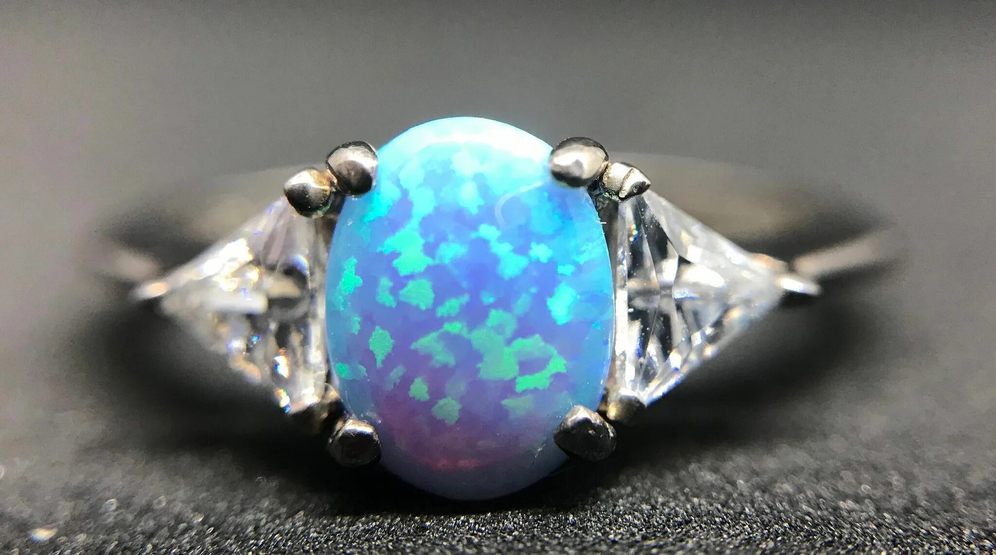 Какие камни дарить. Synthetic Opal. К чему дарят камень обычный.