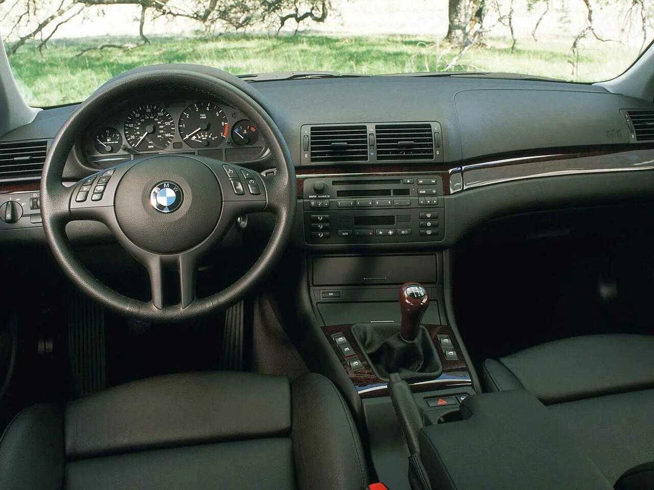 Е46 характеристики. BMW 323i e46. БМВ 323 е46. BMW 330 e46 салон. BMW 325 e46.