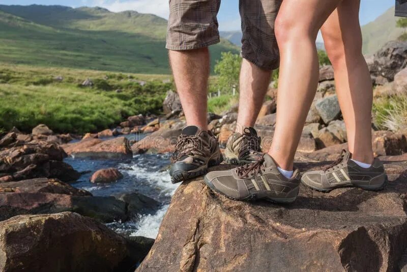 Couples feet. На природе ноги пары. Твердо стоять на ногах. Твердо стоять на ногах картинки.