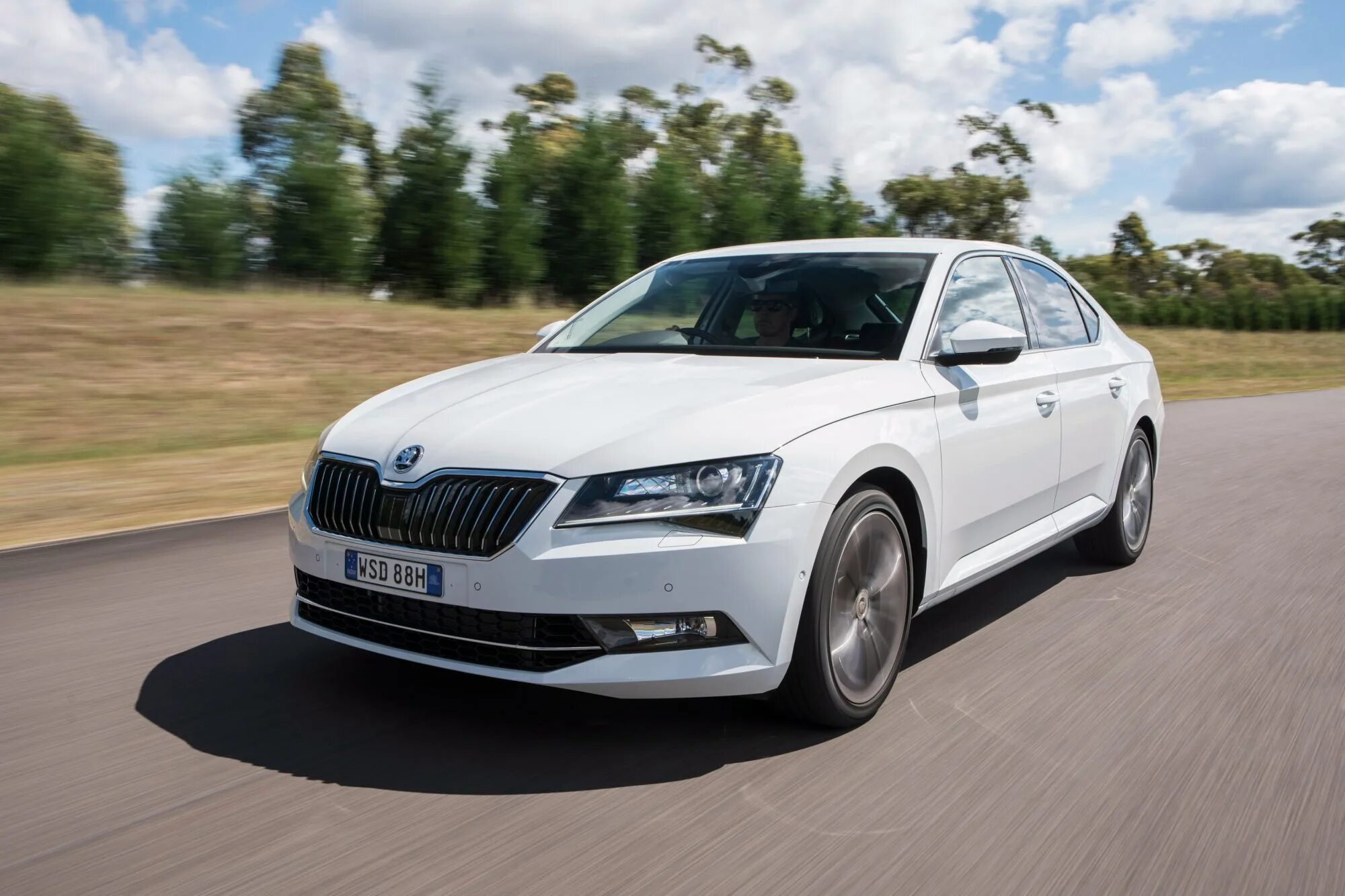 Skoda Superb 2016 белая. Шкода Суперб 2016. Шкода Суперб 2016 белый. Купить октавию 2016