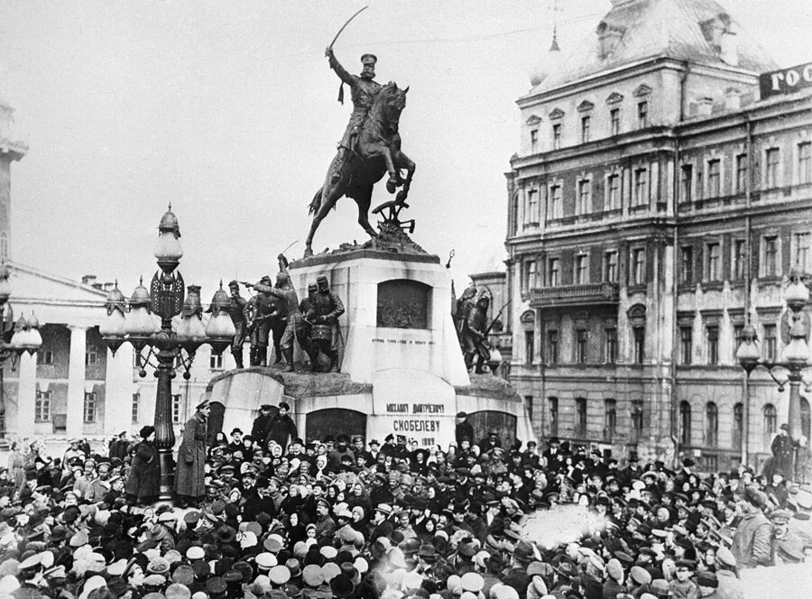 Революция 1917 в москве. Памятник генералу Скобелеву в Москве. Памятник Михаилу Скобелеву на Тверской площади в Москве. Памятник генералу Михаилу Скобелеву Тверская. Памятник Скобелеву в Москве 1912.