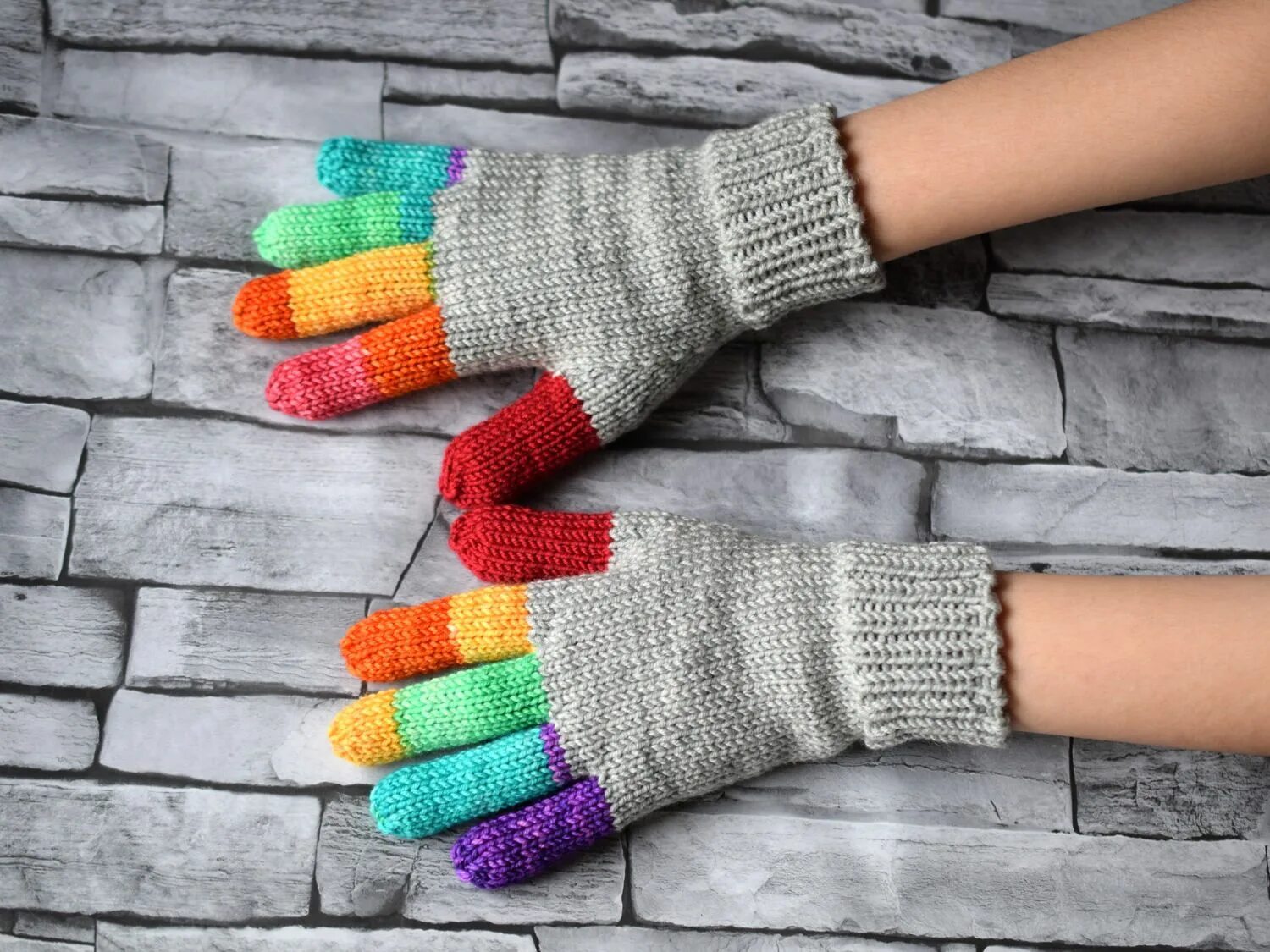 Knitting hands. Вязаные вещи пальцами. Перчатки рукавицы. Вязание на пальцах. Мастер класс вязание на пальцах рук.