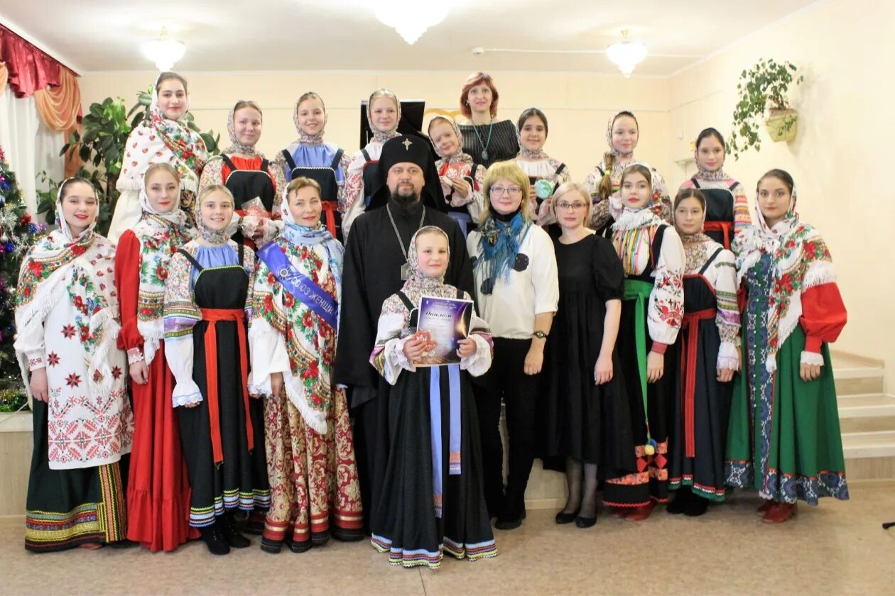 Фольклорный ансамбль канарейка санкт-петербург череповец. Руководительница детского коллектива. Ансамбль казачьей культуры забава кабинет. Подарок учителю театральной студии. Хореографический ансамбль.