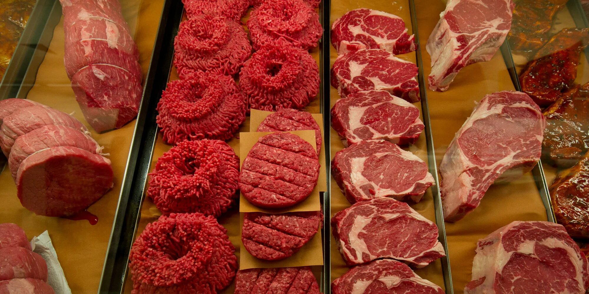 Мясо сырое купить. Мясные полуфабрикаты ассортимент. Мясо в ассортименте. Мясо Разное. Полуфабрикатное мясо.
