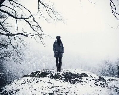 Под ногами таял снег одинокий