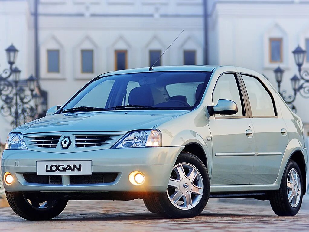 Рено 1 поколение. Renault Logan 1 поколения. Ренаулт Логан.