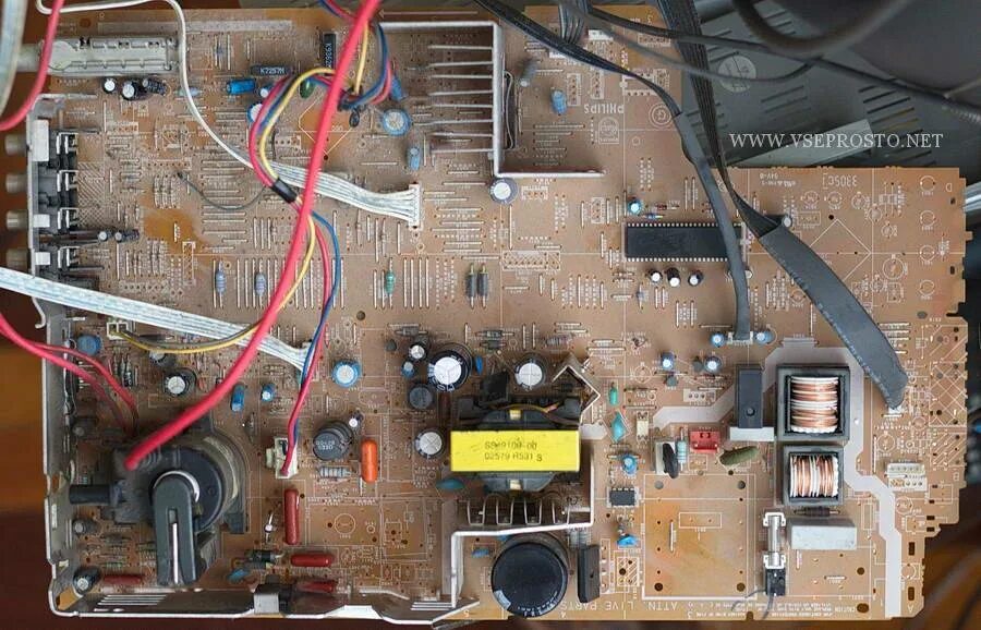 Выключается телевизор philips. Телевизор филипс 21pt5307/60. шасси телевизора ролсен с21sr80s. philips 21pt1727/60 шасси l01.01a. телевизор lg 21fs21cg.