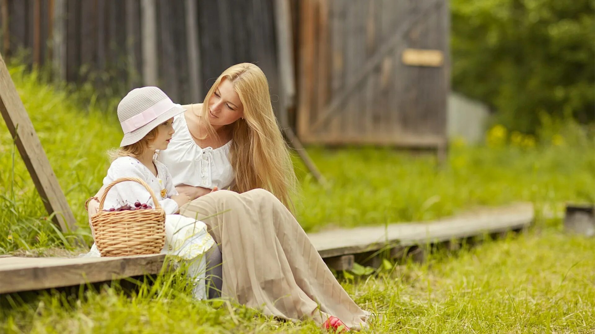 владислав оплетаев катерина. на деревенскую девушку сын бизнесмена обратил внимание. девушки и парни на сене. фотосессия в деревенском доме. романтика в деревне.