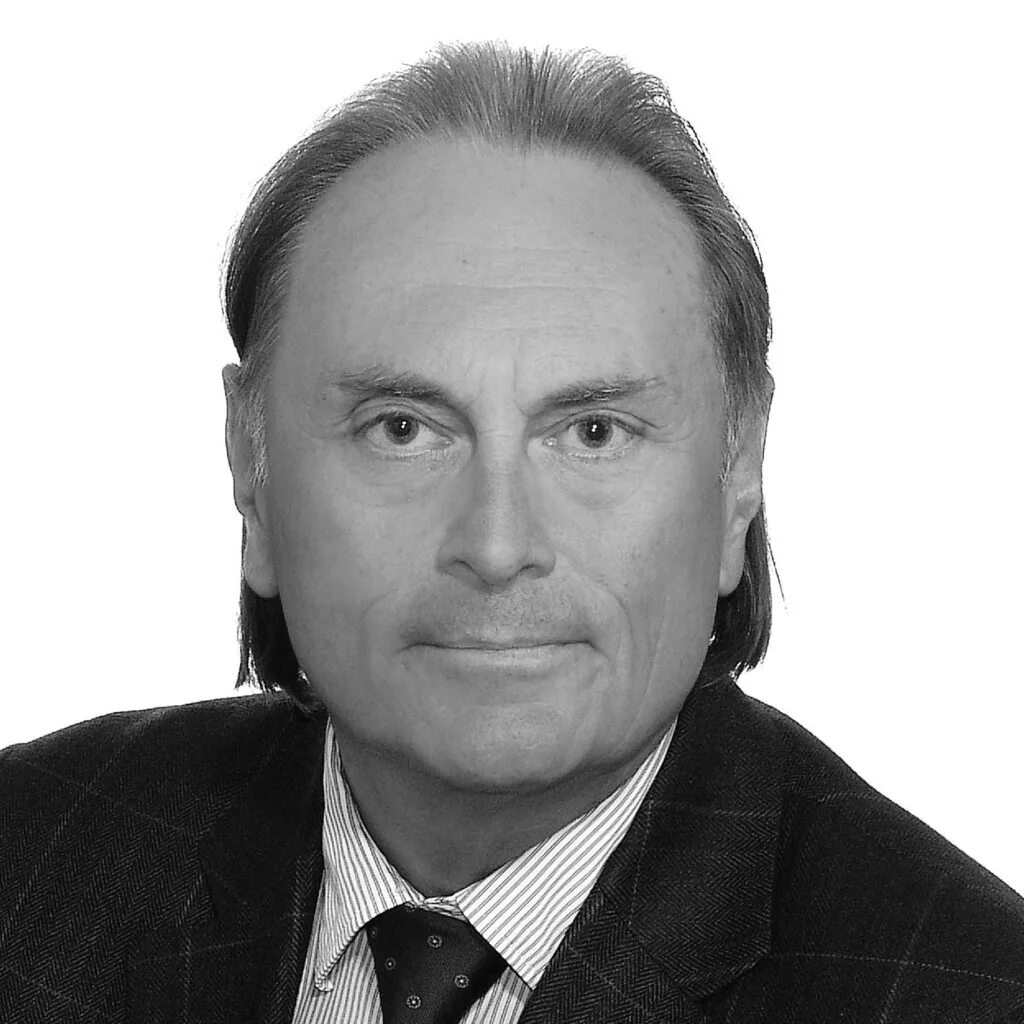 Атр директор. Вернер ланге тренер. Вернер штайнекер австрия. Ceo фото. Фирма вернер.