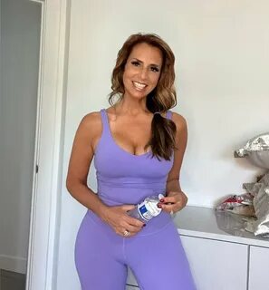 Help me stretch before my work out 💜 t.cohx0KihAGGq 