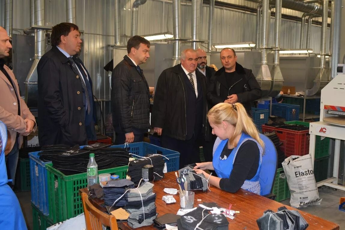 спецодежда мечел. шоколадная фабрика тамбов цэх. октябрь отзывы сотрудников. мкпк универсал сотрудники. кондитерская фабрика красный октябрь фабрика.