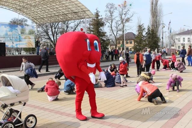 Набережная усмань липецкая. Город Усмань Липецкая область. Усмань Липецкая область парк Победы. Парк Победы Усмань.