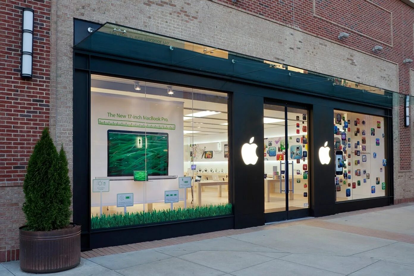 Big apple магазин. Главный магазин эпл нью йорк. Биг эппл (big apple). Apple store казань. Big apple оренбург.