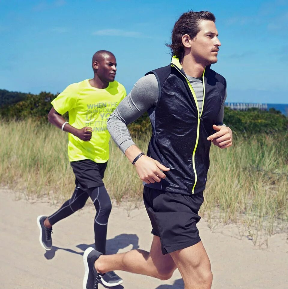 H m sports. Лосины h m женские. H&m спортивный топ. Спортивный топ hm. Топ и лосины для спорта.