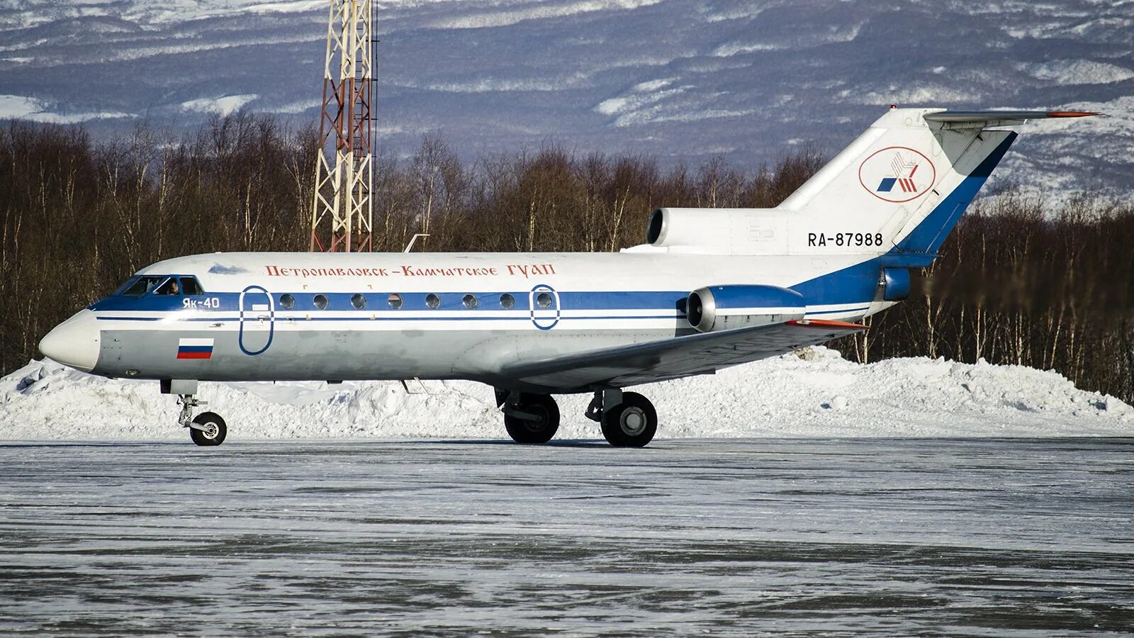 Як 40 места