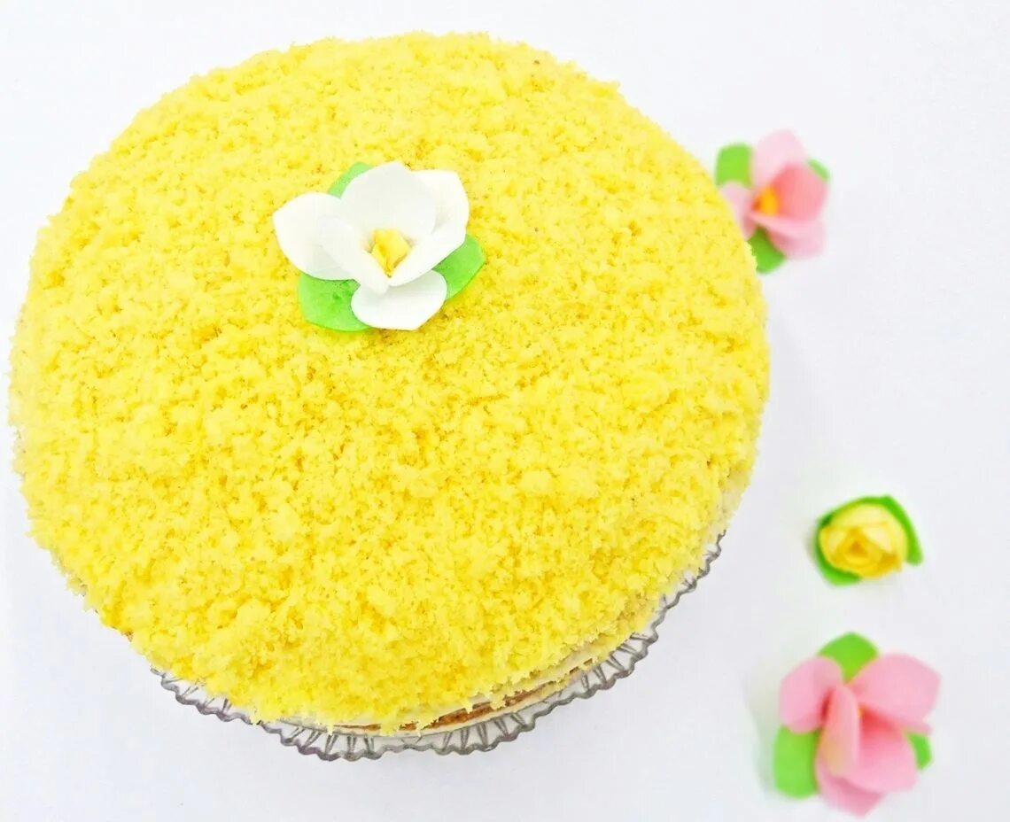 торт украшенный мимозой. мимоза на торте. мимоза на торте. мимоза на торте. мимоза из крема на торт.
