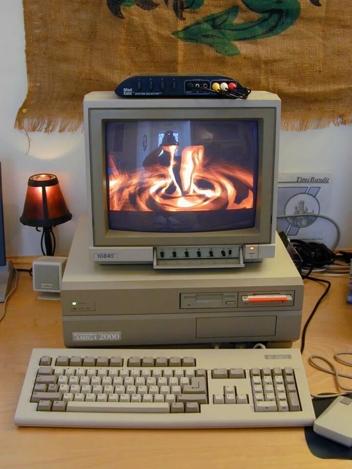 Компьютеры 90 х годов. Amiga 2000. Комп амига 90х. Старый компьютер. Компьютер 90-х.