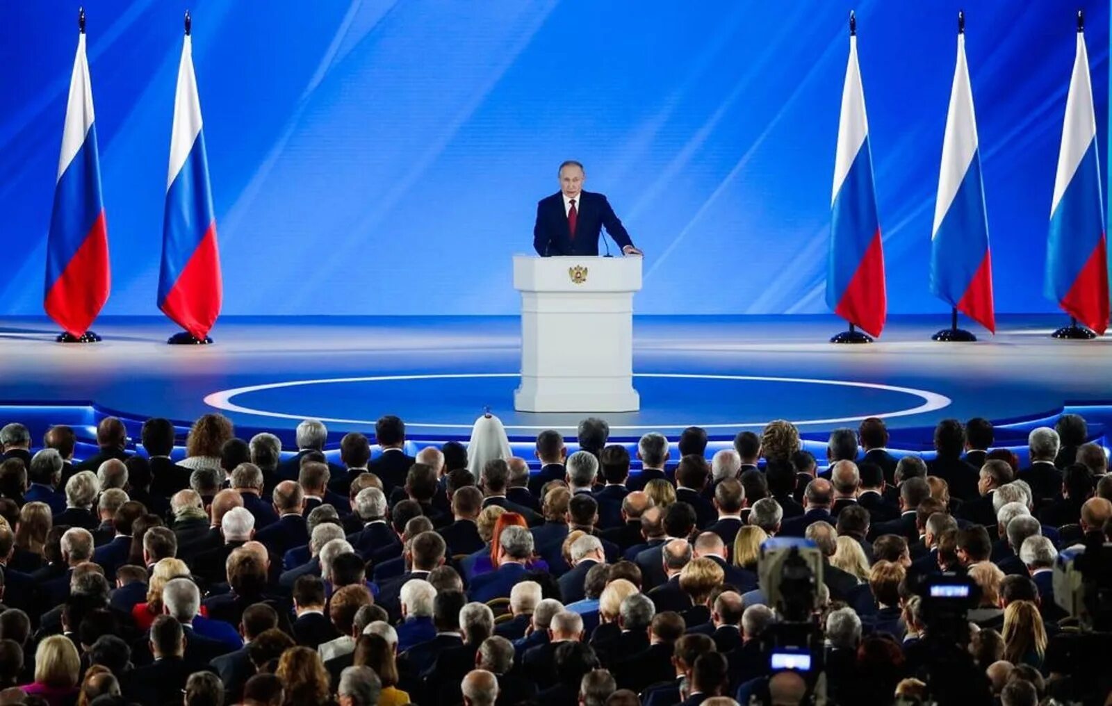 Выступит с посланием федеральному собранию. Путин послание федеральному собранию 2025. послание путина федеральному собранию 2006. выступление путина. президент россии с народом.