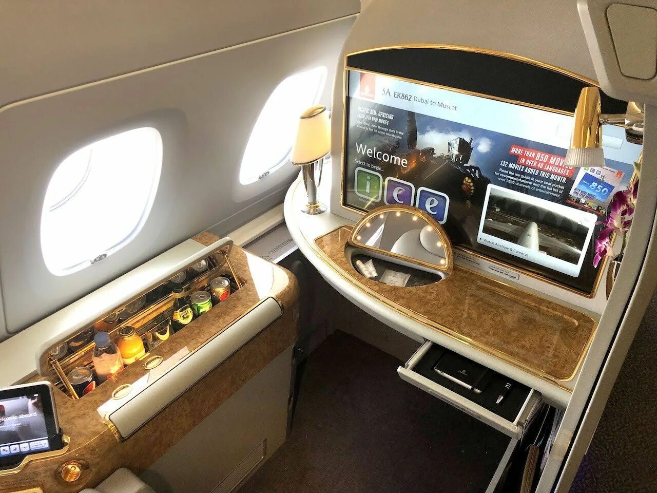 First class going first class. Airbus a380 Emirates первый класс. Первый класс Эмирейтс. Emirates first class a380. Airbus a380 first class Emirates.