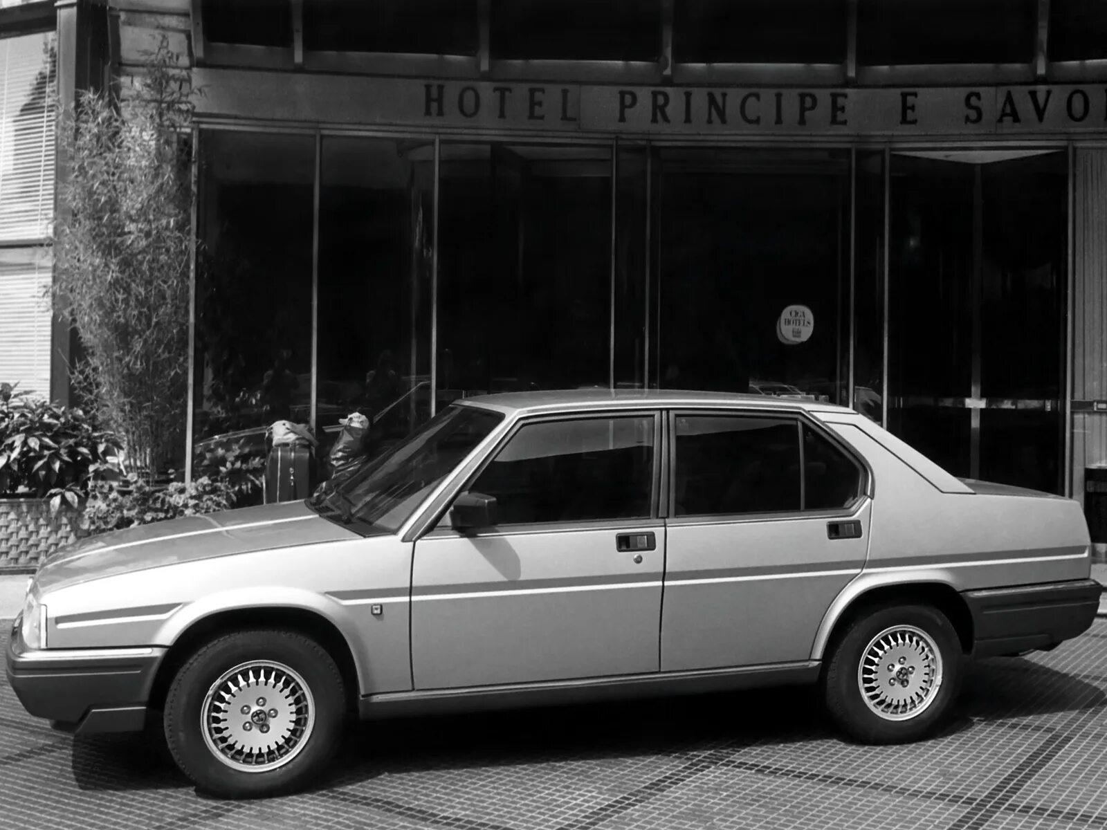 Альфа 90 м. Alfa Romeo 6, 1984. Alfa Romeo 90. Альфа Ромео 90. Альфа Ромео 90 1987.