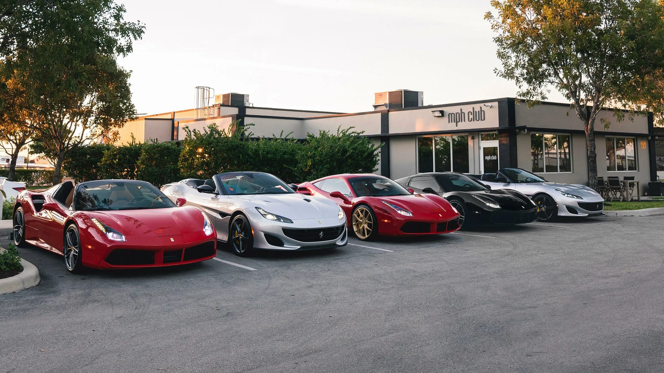 Майами аренда авто. Miami cars. Майами ferrari. Кабриолет в майами. Мерседес майами.