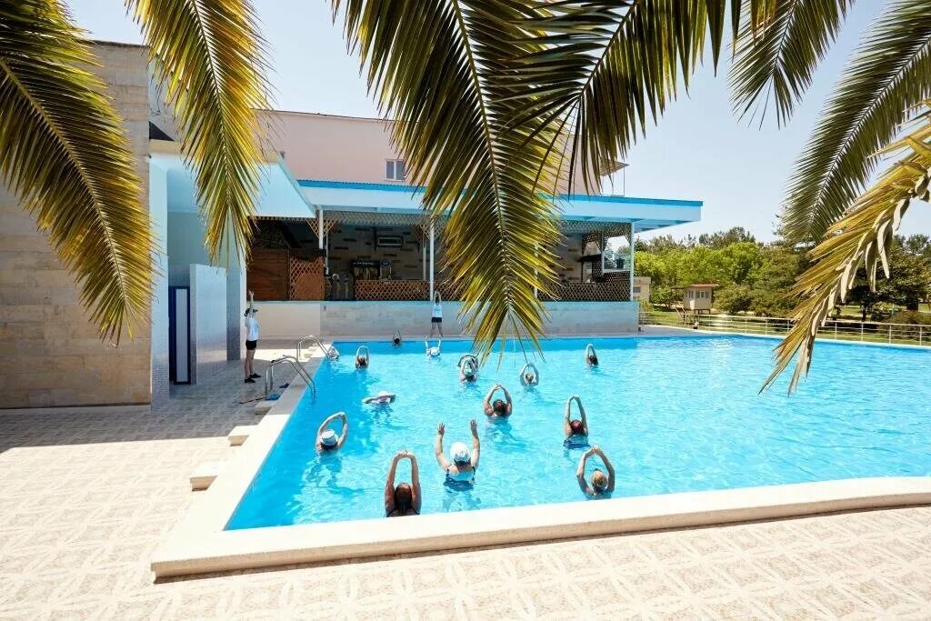 Райский уголок 3 абхазия. Alex resort spa абхазия гагра. Райский уголок отель стандарт абхазия пицунда. Отель литфонд пицунда. Аскар абхазия пицунда.