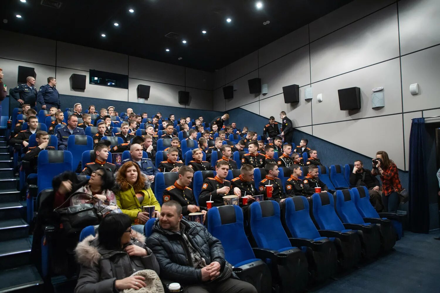 Вавилон омск. Кинотеатр вавилон омск зал 2. Вавилон вип зал кинотеатр. Вип зал вавилон омск. Кинотеатр вавилон омск зал 2.