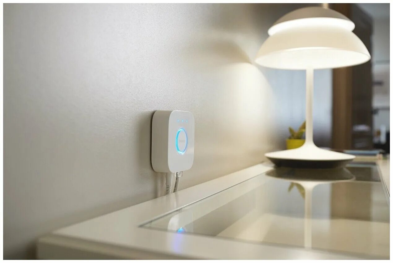 Управление умной лампочкой. Philips Hue управление светом. Philips Hue Bridge. Philips Hue Smart Lighting System. Блок управления Philips 929001180629.