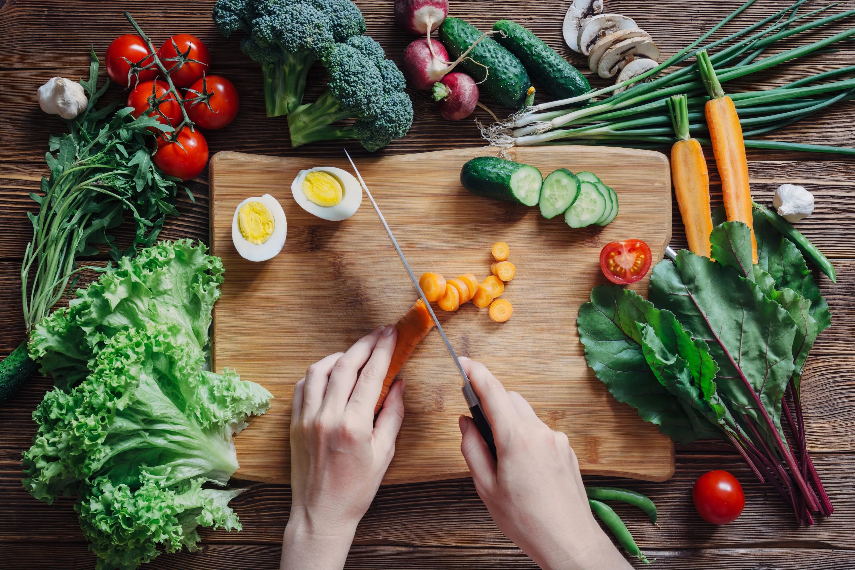 Cooking ingredients. Здоровая еда. Здоровая пища овощи. Овощи на столе. Здоровая и полезная пища.