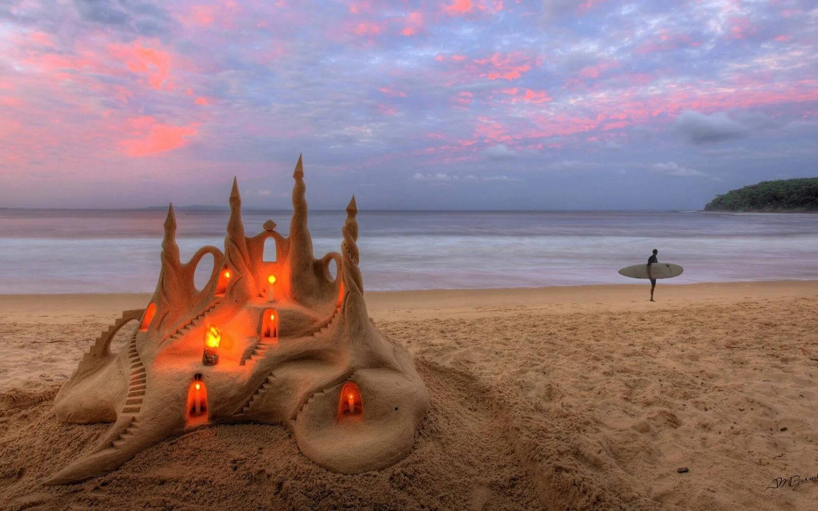 Море песок. Замок из песка на море. Необычные пляжи. Сказочный пляж.