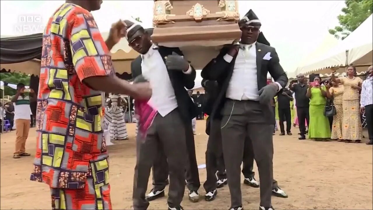 Клипы где негры танцуют. Афроамериканцы танцуют с гробом. Похороны Африка Танцующие. Негр танцует.